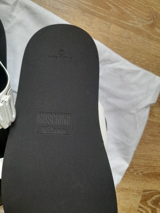 Шльопанці жіночі фірми Moschino нові 37 розмір