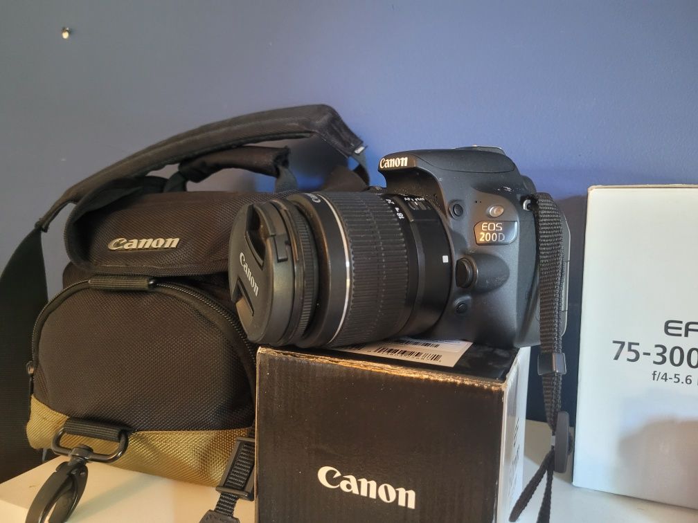 Canon eos200d + efs 18-55mm+ef 75-300mm+ef 50mm f/1.8