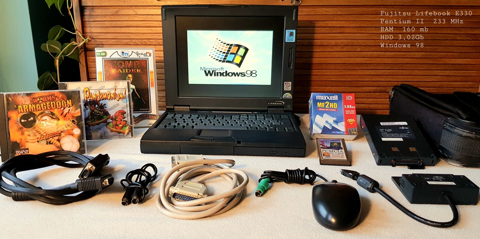 Fujitsu lifebook e330/ 1998r./ retro laptop/ duży zestaw/ Win98