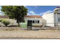 Moradia T2, rc, a 5 minutos do centro do Cadaval, com quintal