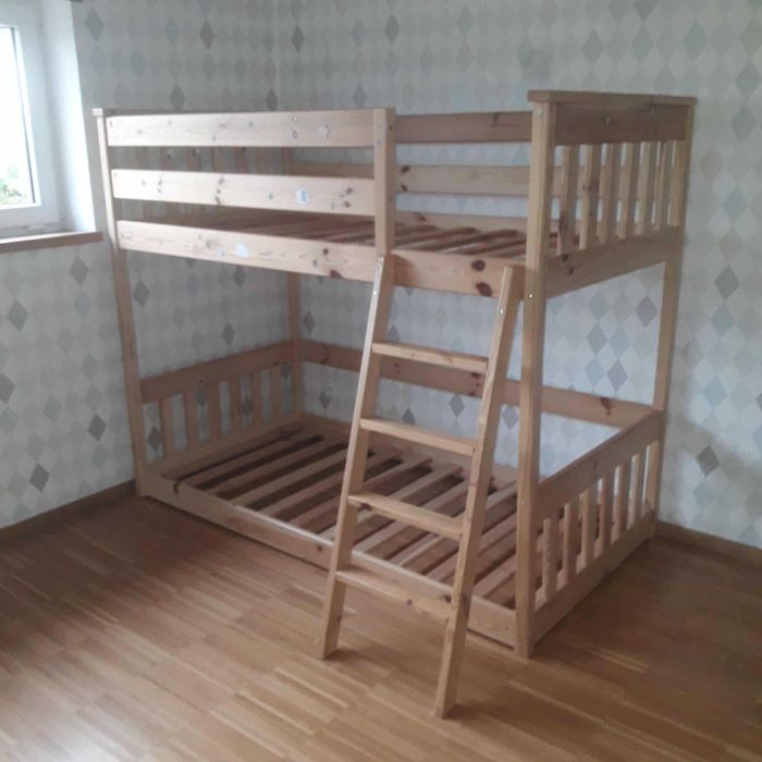 Łóżko piętrowe sosnowe