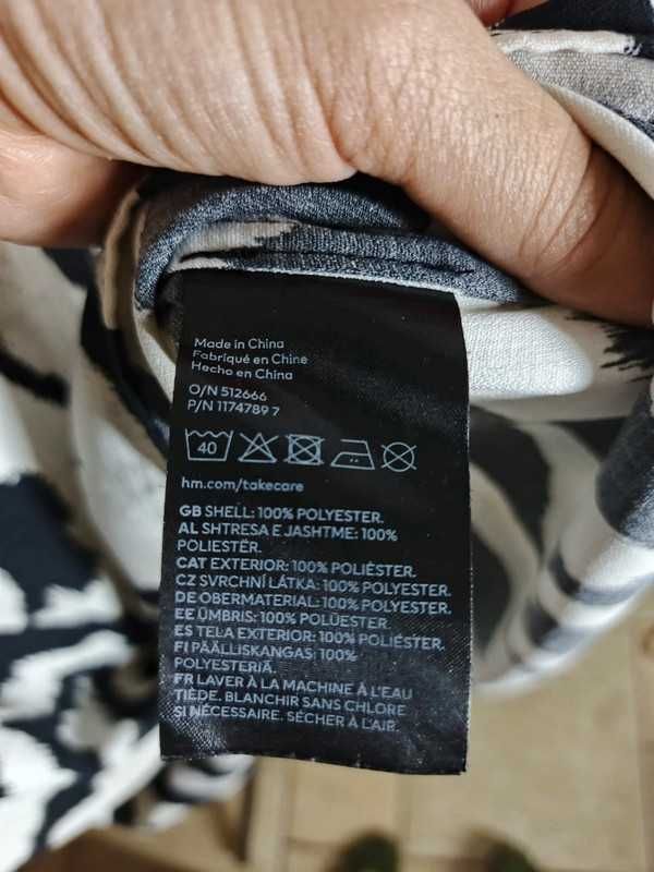 Sukienka H&M w abstrakcyjny wzór – L