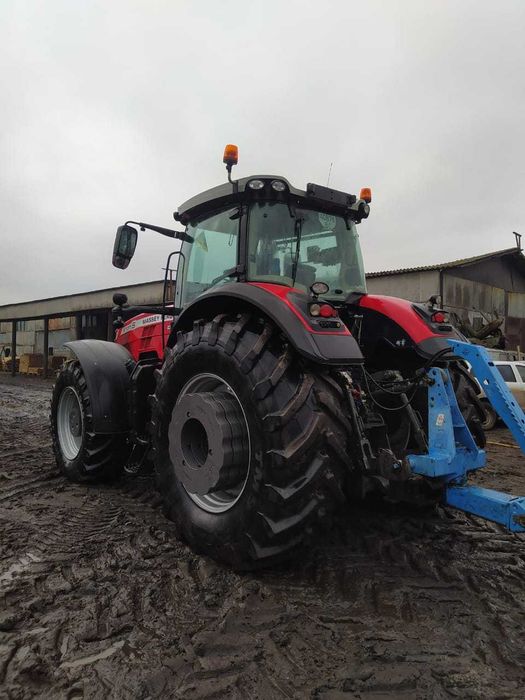 Трактор колісний Massey Ferguson