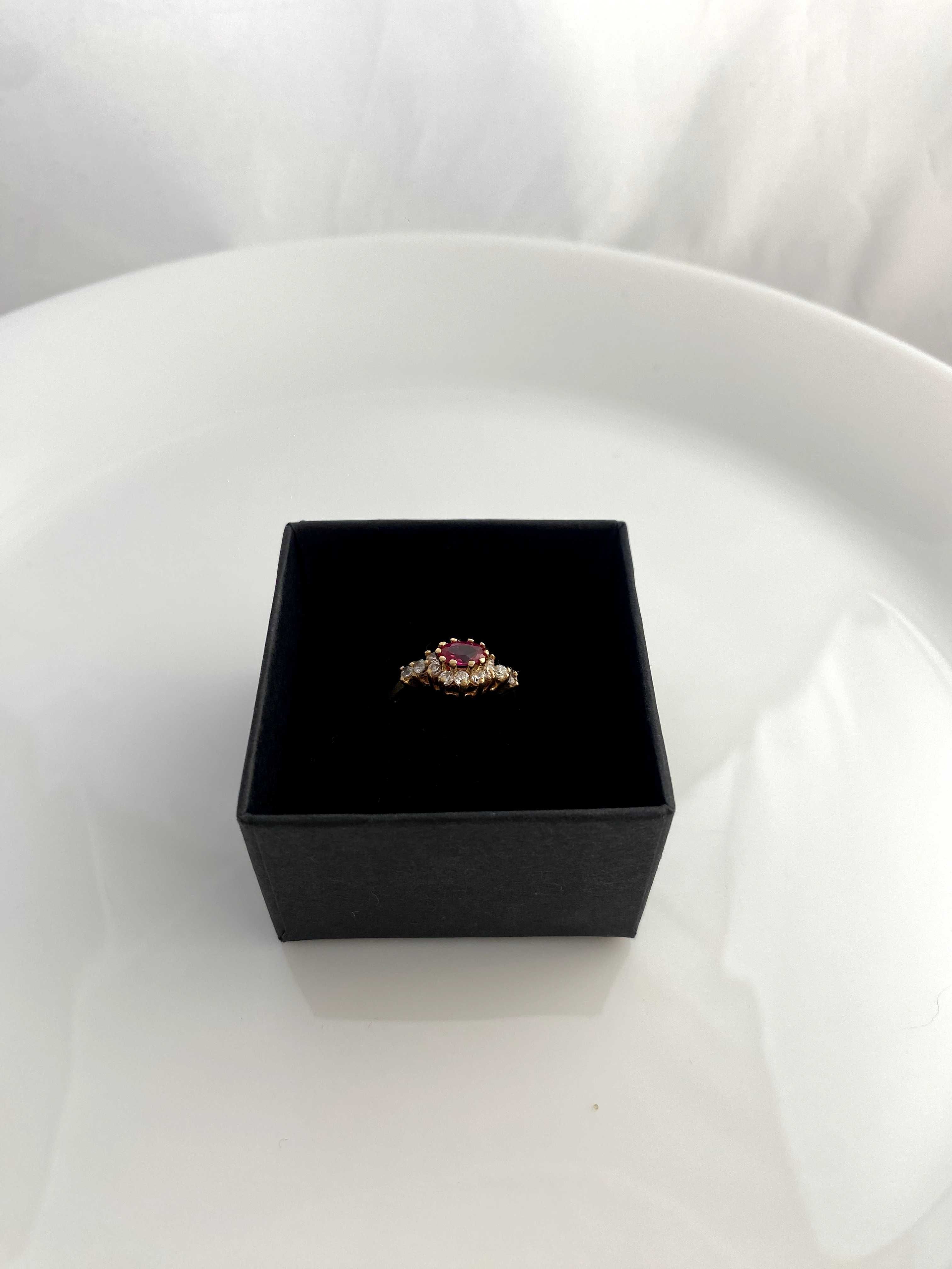 Piękny złoty pierścionek z różowym kamieniem Au585 2.12g