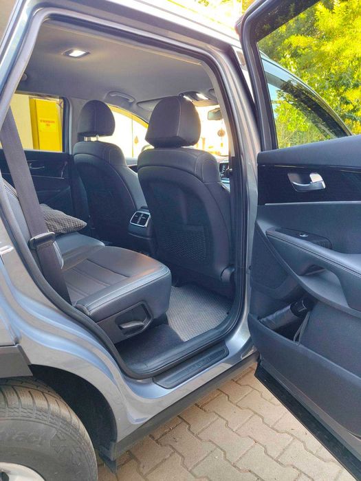 Машина Kia Sorento CRDI 2.4L 2019 года 42500 Км Идеал