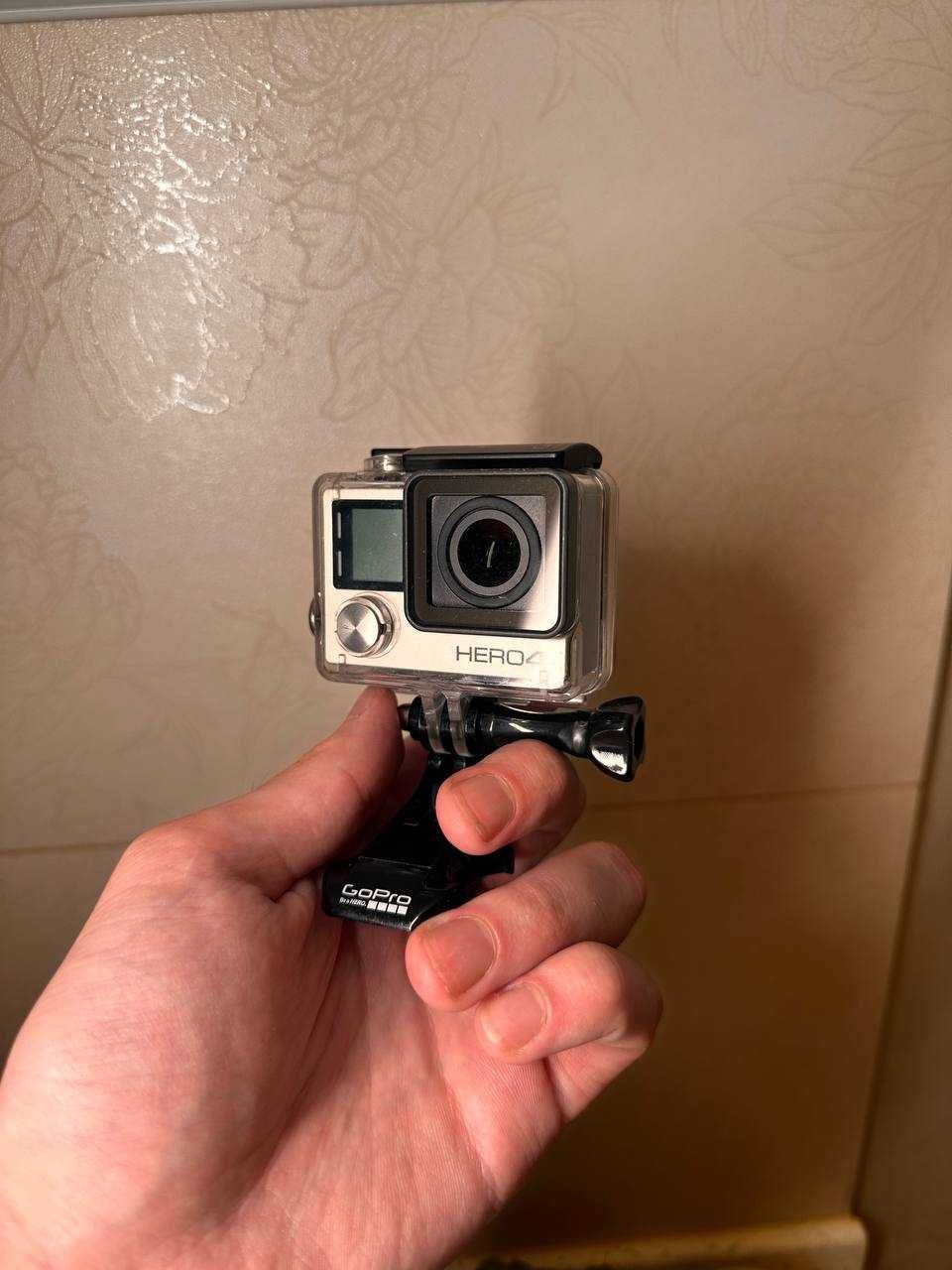 GoPro 4 Silver в дуже гарному стані. Комплектний