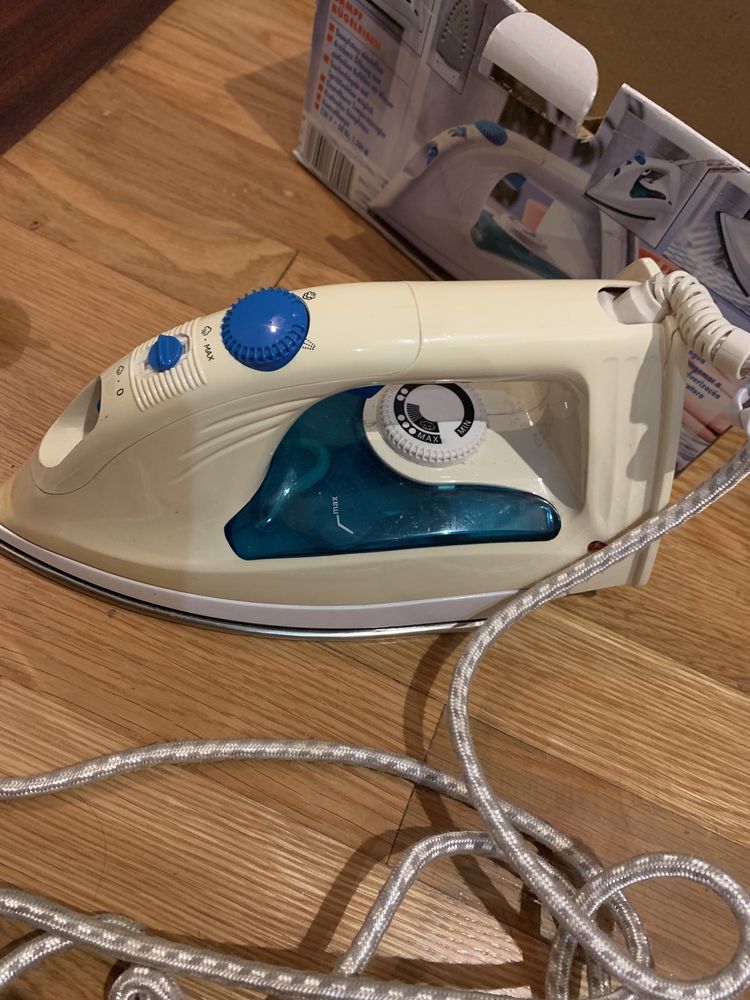 Ferro de engomar a vapor Tronic