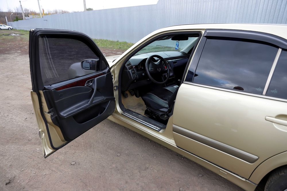 Мерседес 210  2002р' в