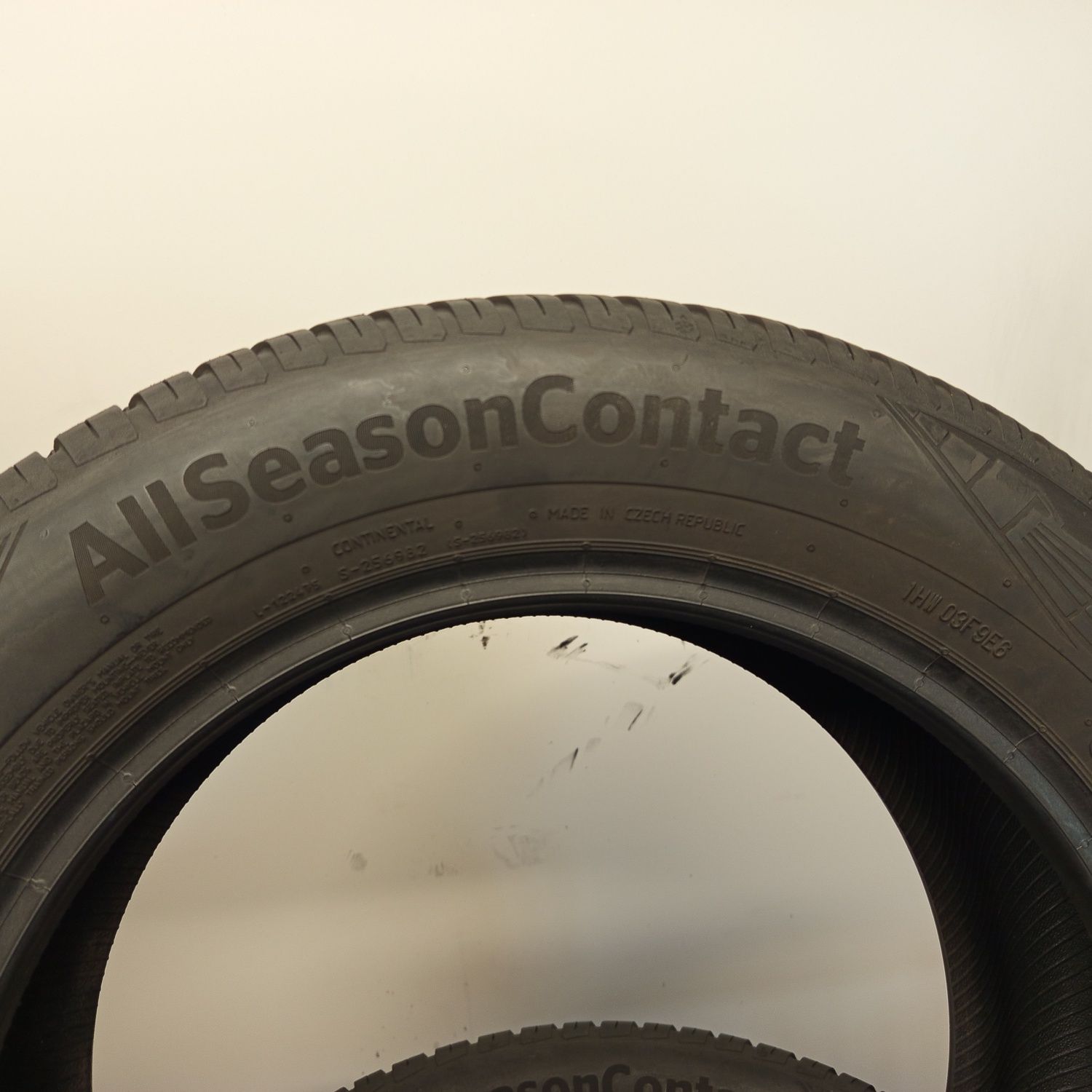 235/55R17 Continental AllSeasonContact
