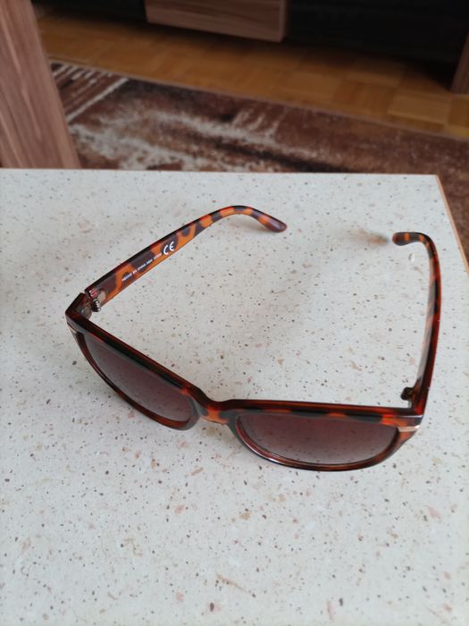 Damskie okulary przeciwsłoneczne H&M.