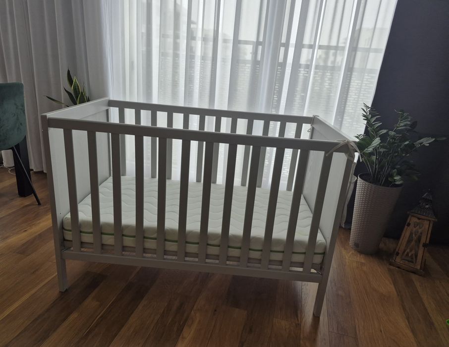 Szare łóżeczko Ilea 120/60 z materacem