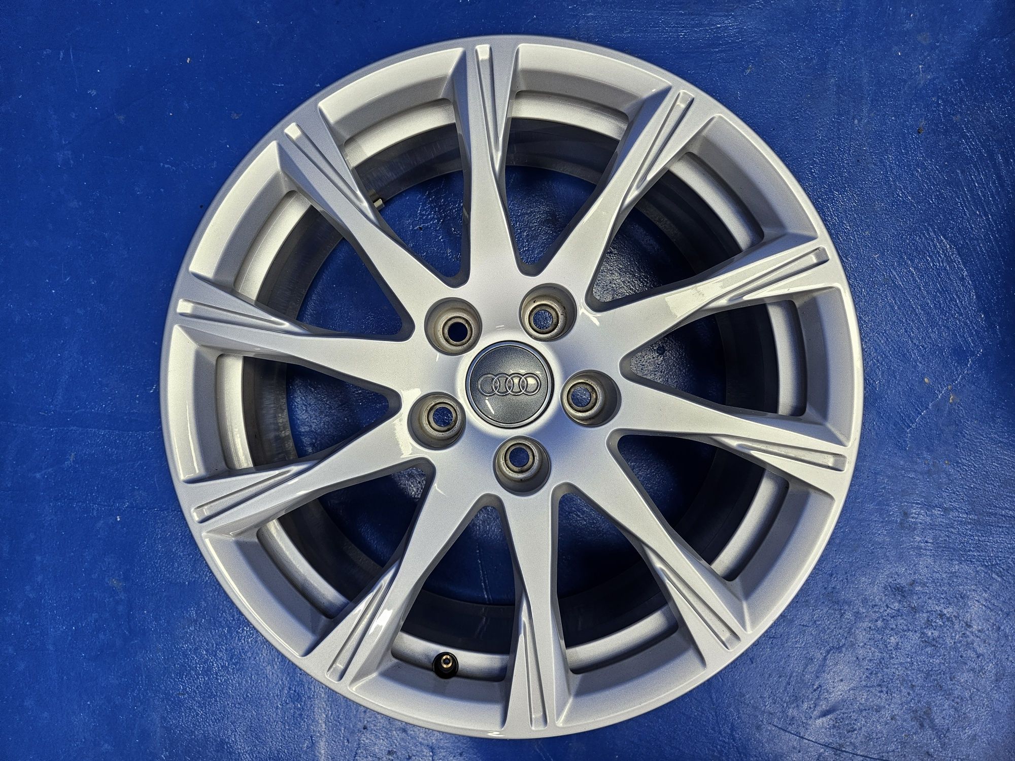 FELGI aluminiowe 17" AUDI A4 B9 jak nowe 7.5" ET38 5x112 komplet oem