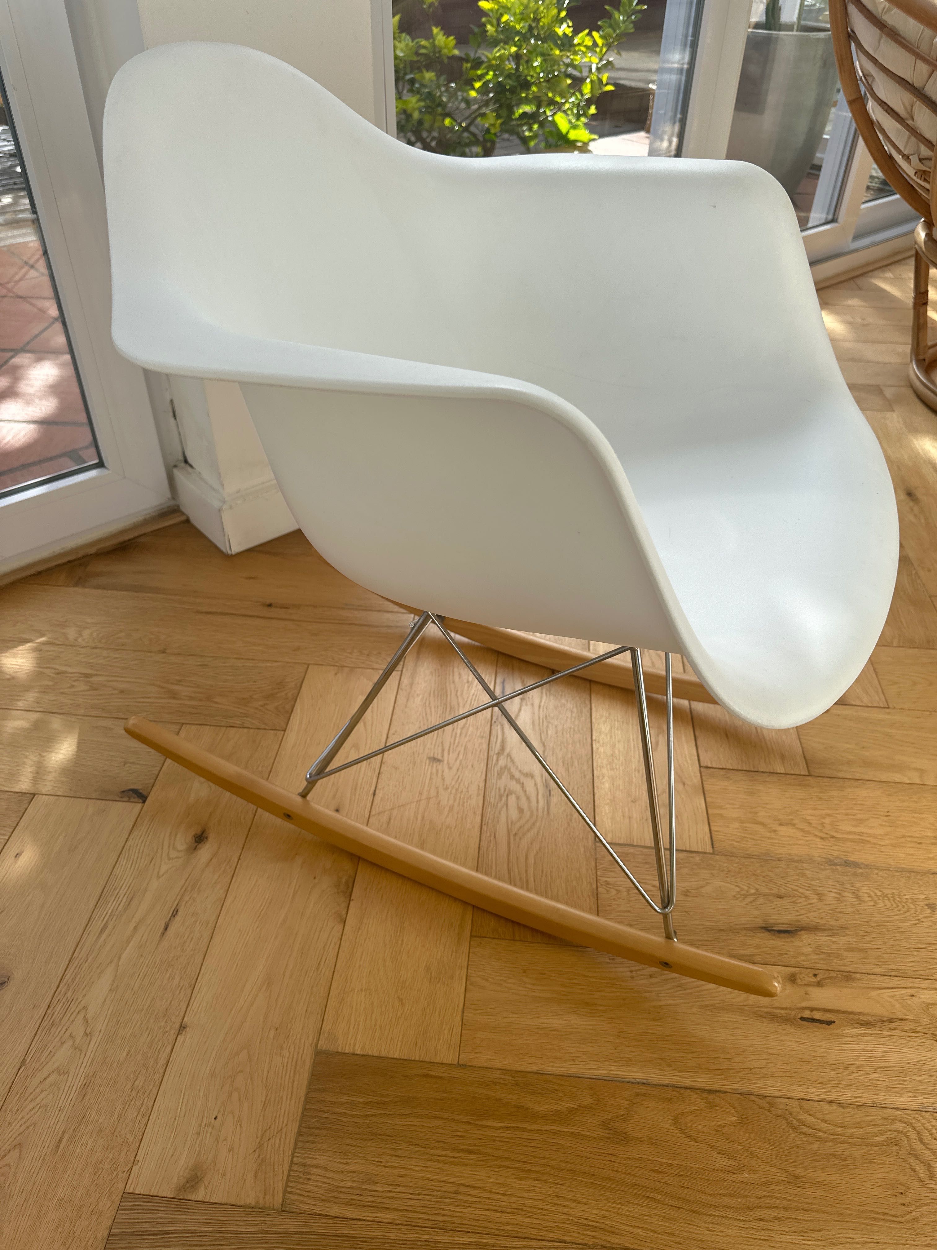 Cadeira baloiço branca
