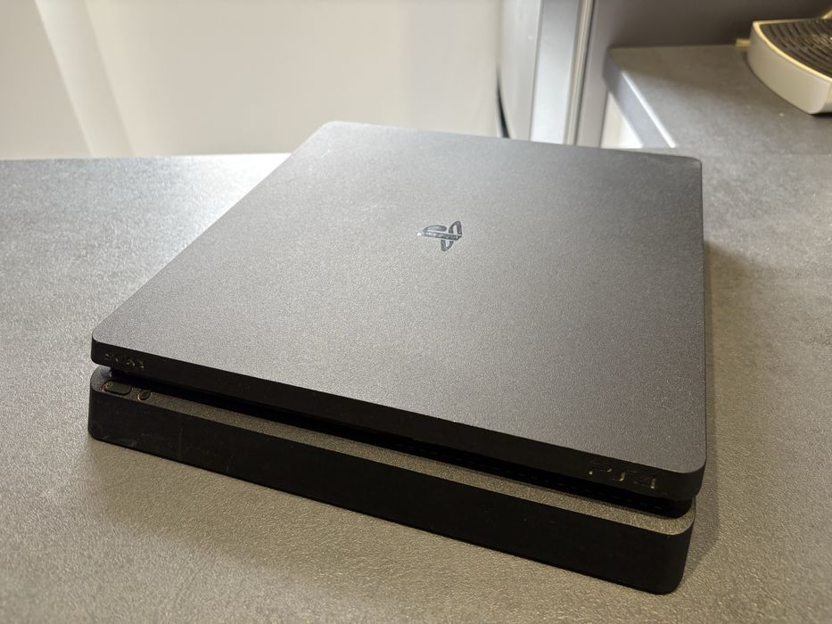 Konsola playstation 4 slim ps4
