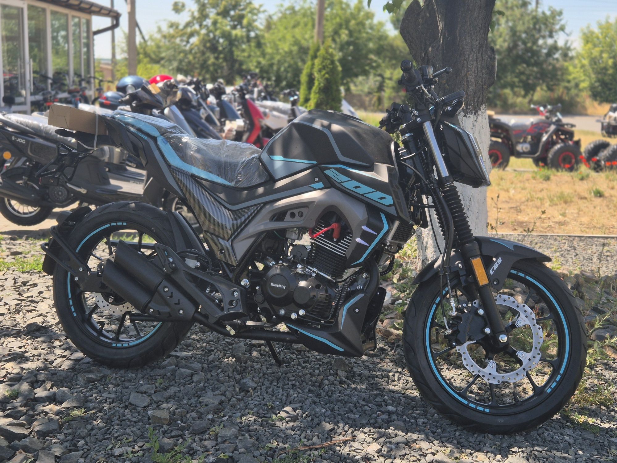 Новий Musstang ST200 чорно-синій