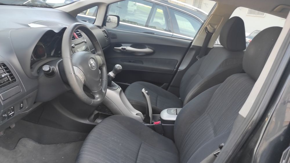 Toyota Auris motor e caixa impecável