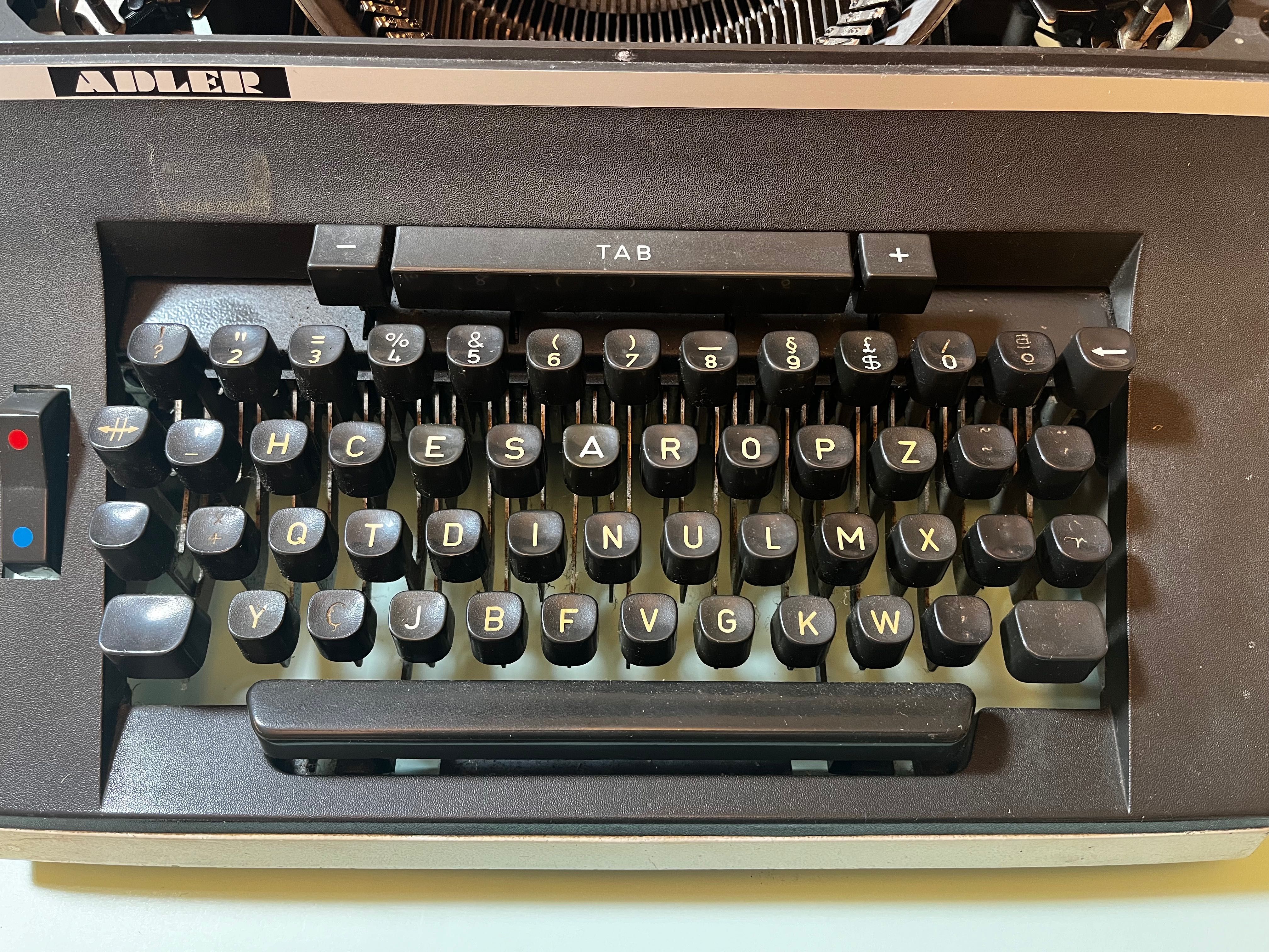 Máquina de Escrever Adler Universal 200 - Formato A3
