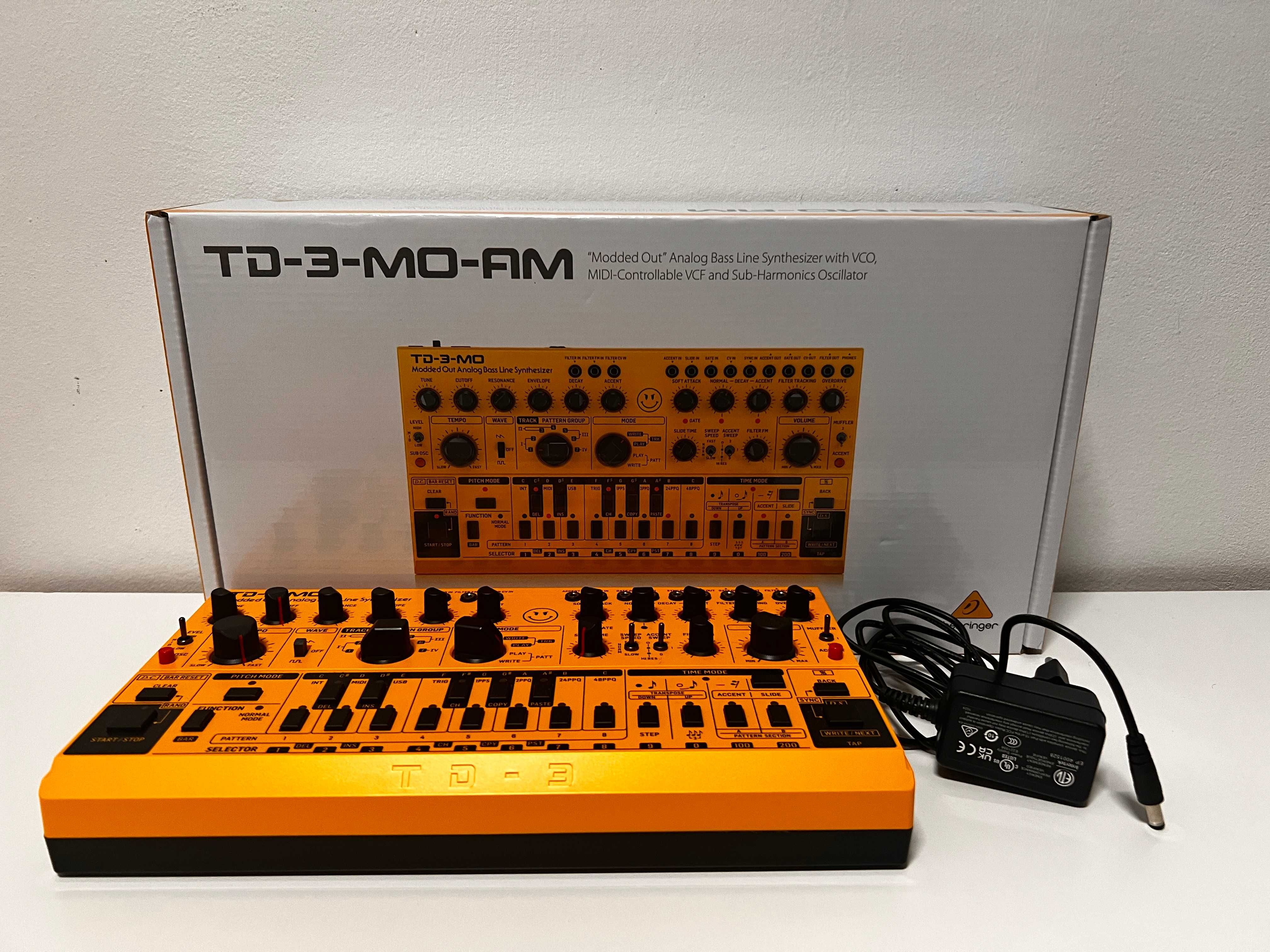 Syntezator Basowy Behringer TD-3-MO-AM