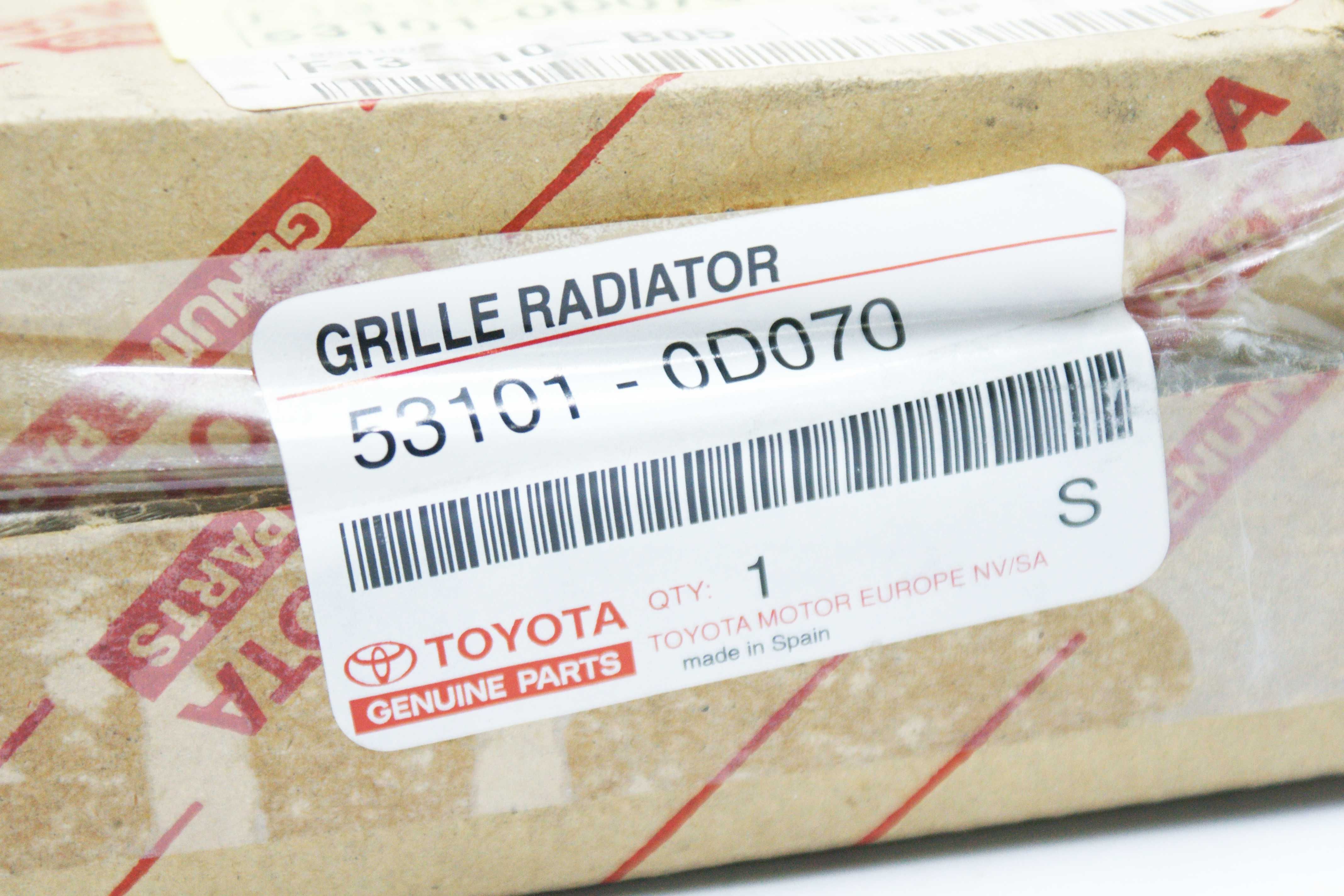 Grill atrapa chłodnicy OE Toyota YARIS 1 P1 NOWA oryginalna