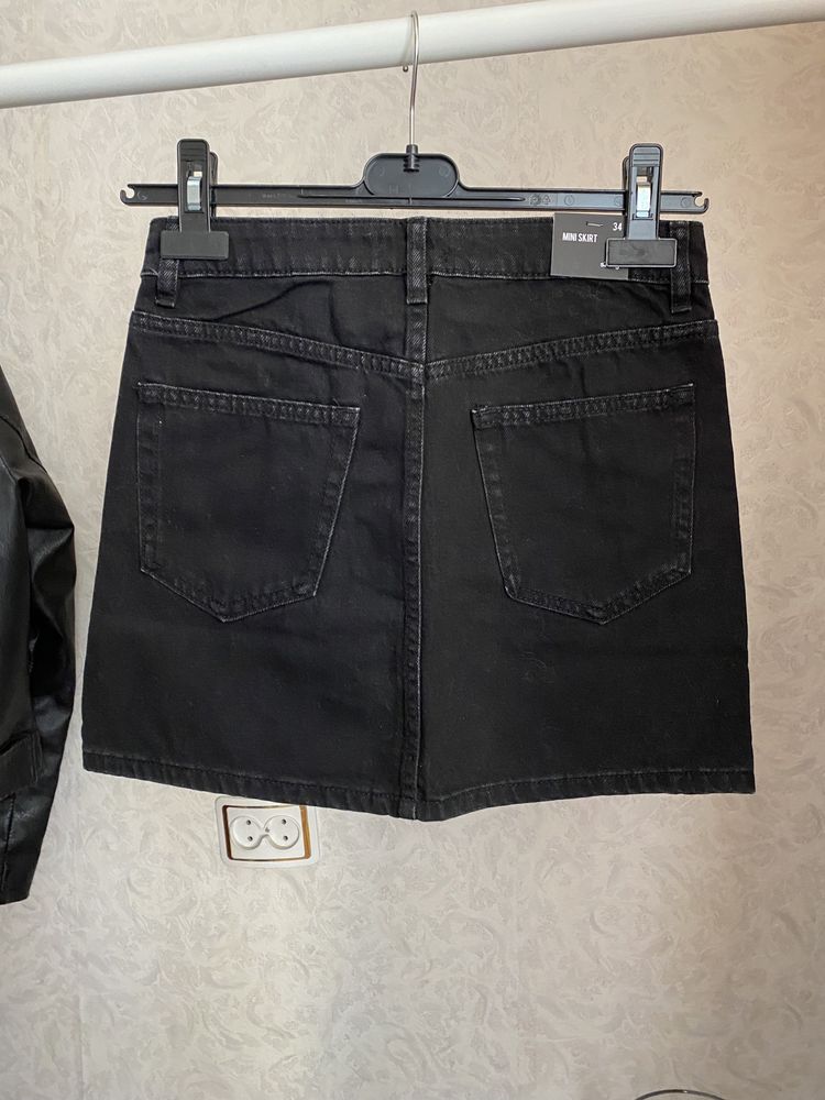 чорна джинсова міні спідниця юбка денім sinsay 34 xs