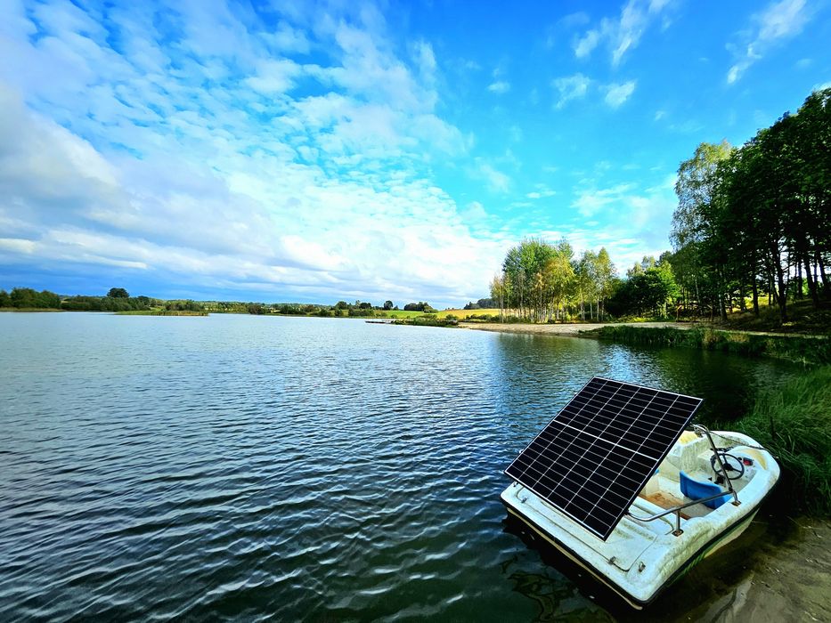 Działka z linią brzegową oraz częścią jeziora