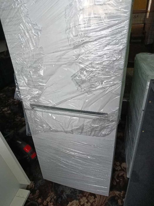 Lodówka Beko RCNA305K20W z zamrażalnikiem dolnym NoFrost Biała