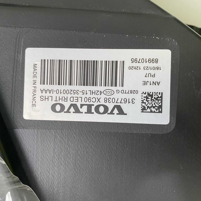 Vendo farol direito e esquerdo para VOLVO XC90 ano 2016 em diante