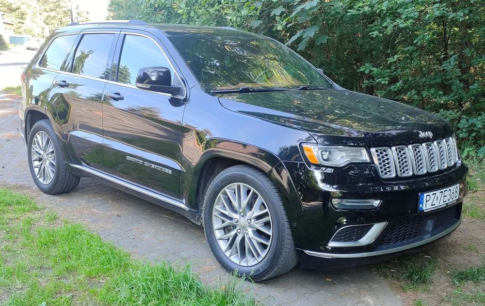Jeep Grand Cherokee Jeep Grand Cherokee 5,7 HEMI SUMMIT model 2017 stan BDB