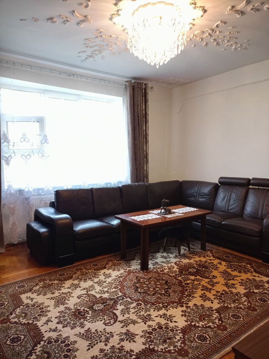 Продам будинок в місті, район Хоткевича