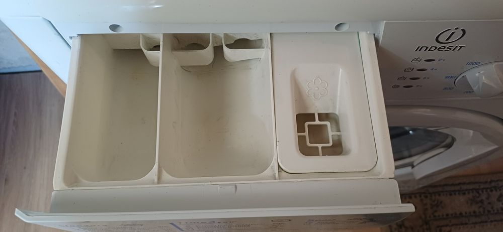 Пральна машина Indesit WISL103