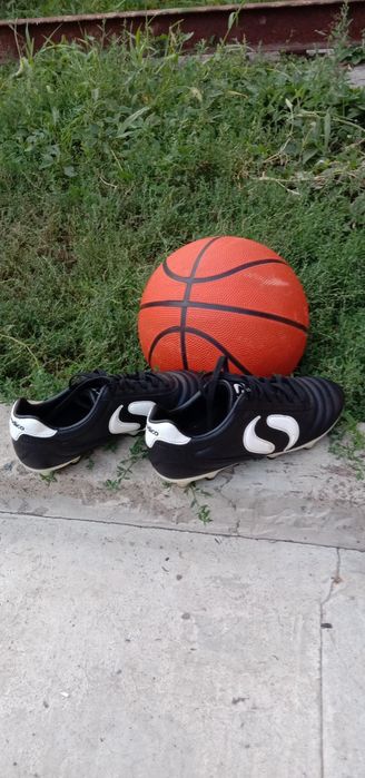 Бутсы футбольные сороконожки