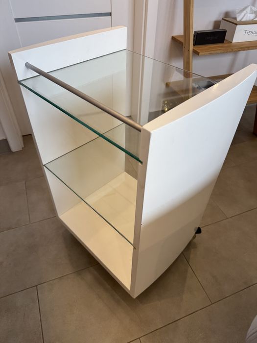 Pomocnik, szafka  kosmetyczna