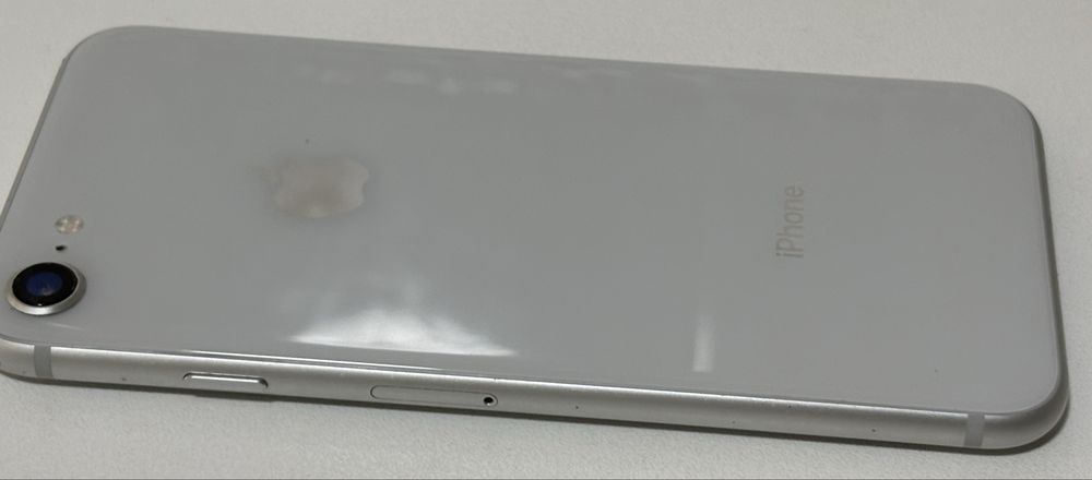 iPhone 8   64GB/2GB Prateado