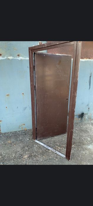 Двері металеві.. доброї якості