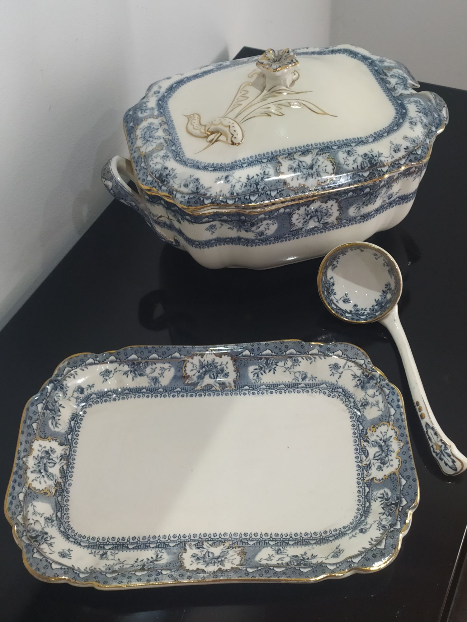 Conjunto de terrina em porcelana