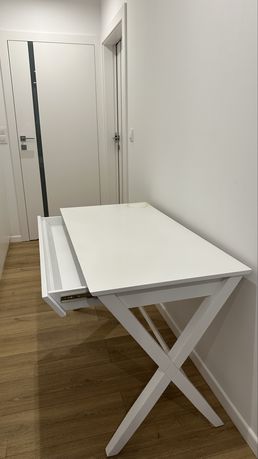 Biurko drewniane, białe z szufladą zamienię