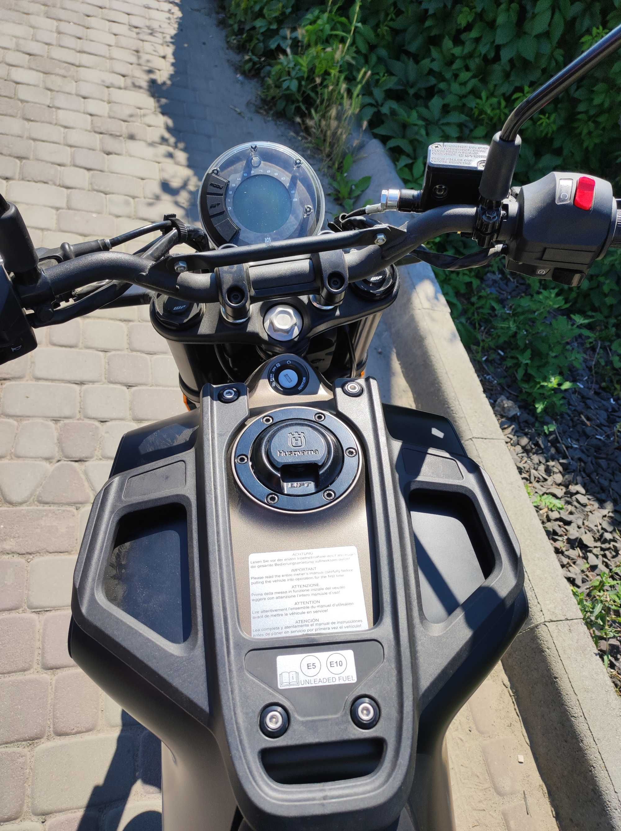 Мотоцикл Husqvarna Svartpilen 401.