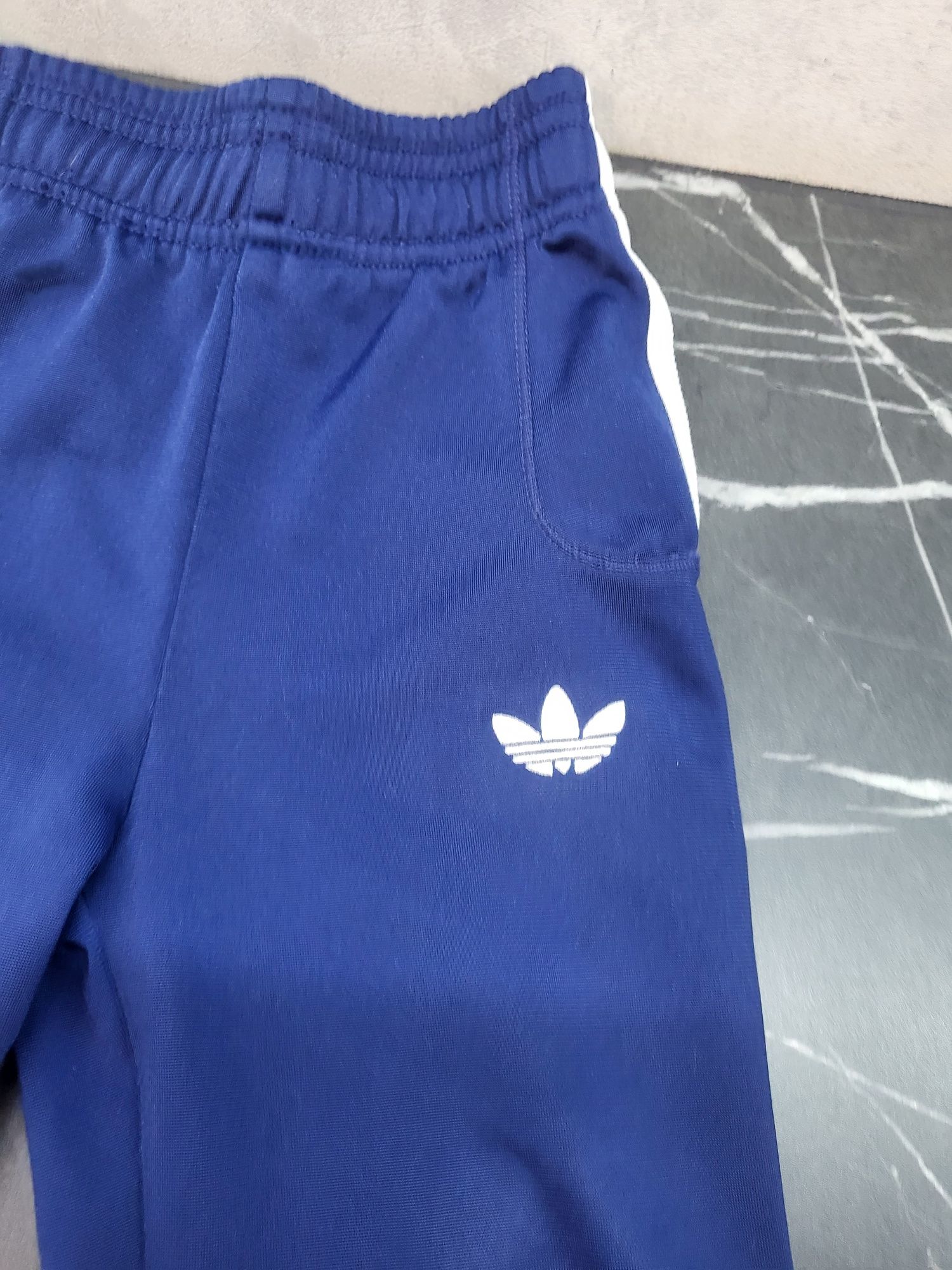 Spodnie adidas 92