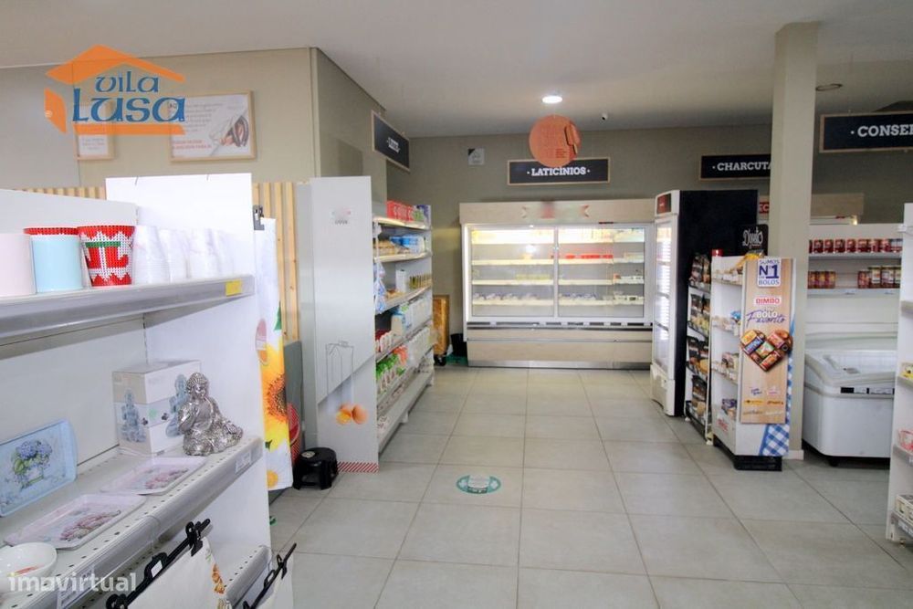 Arrendamento loja com armazém neste momento esta bazio  Centro do O...