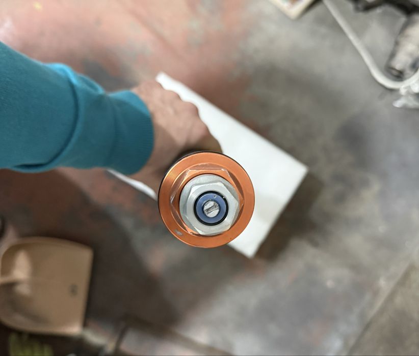 Перо ліве на RSV4/Tuono V4 09-11 (showa) та ZX6R/ZX10R 2016+ (Showa)