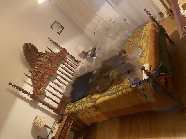 Cama casal Antiga + Restante mobília