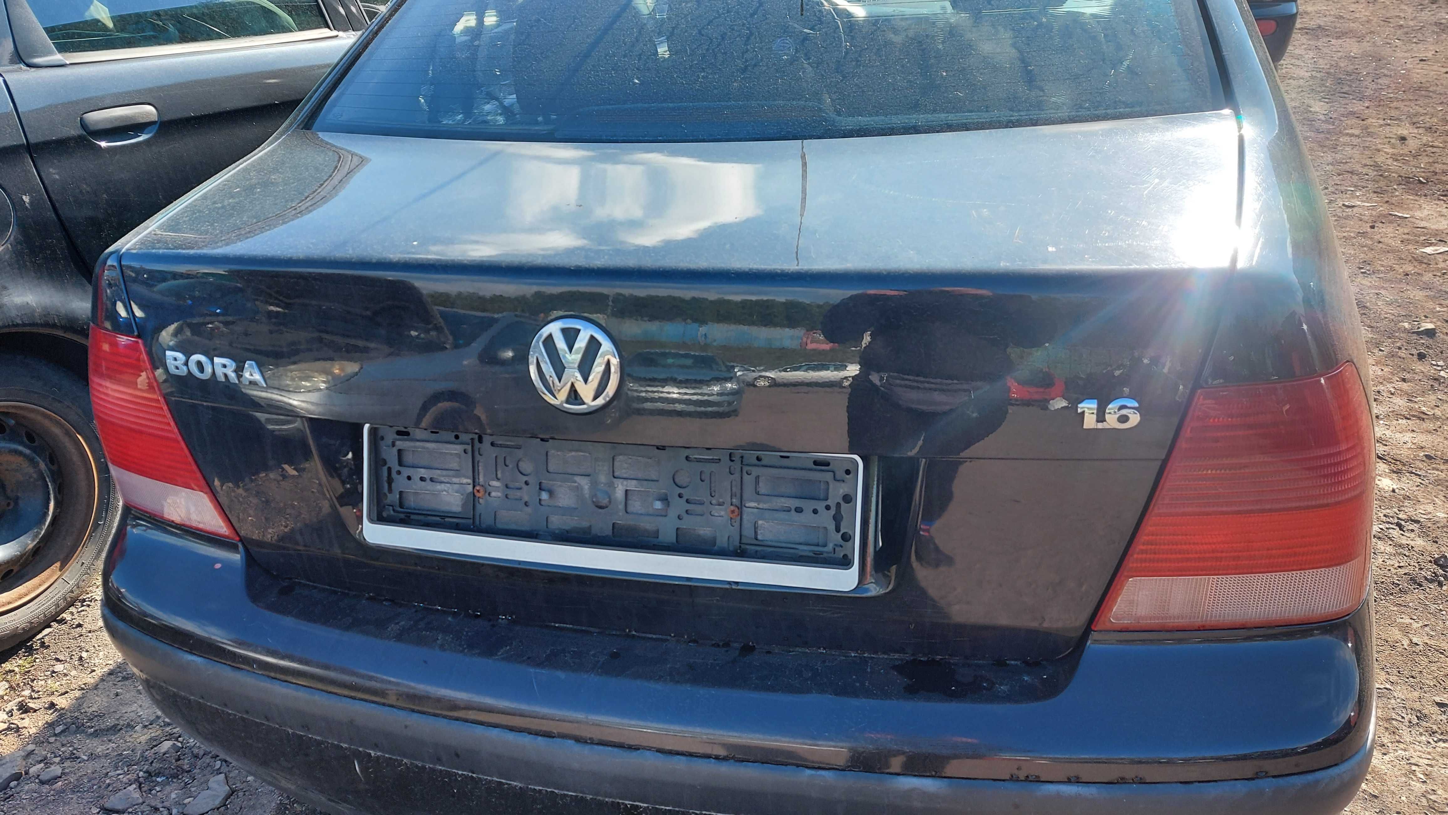 VW Bora klapa tylna czarna sedan FV części/dostawa