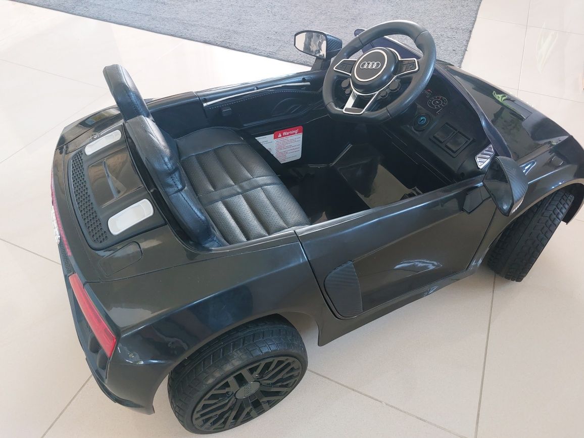 Autko Audi R8 Spyder dla dzieci
