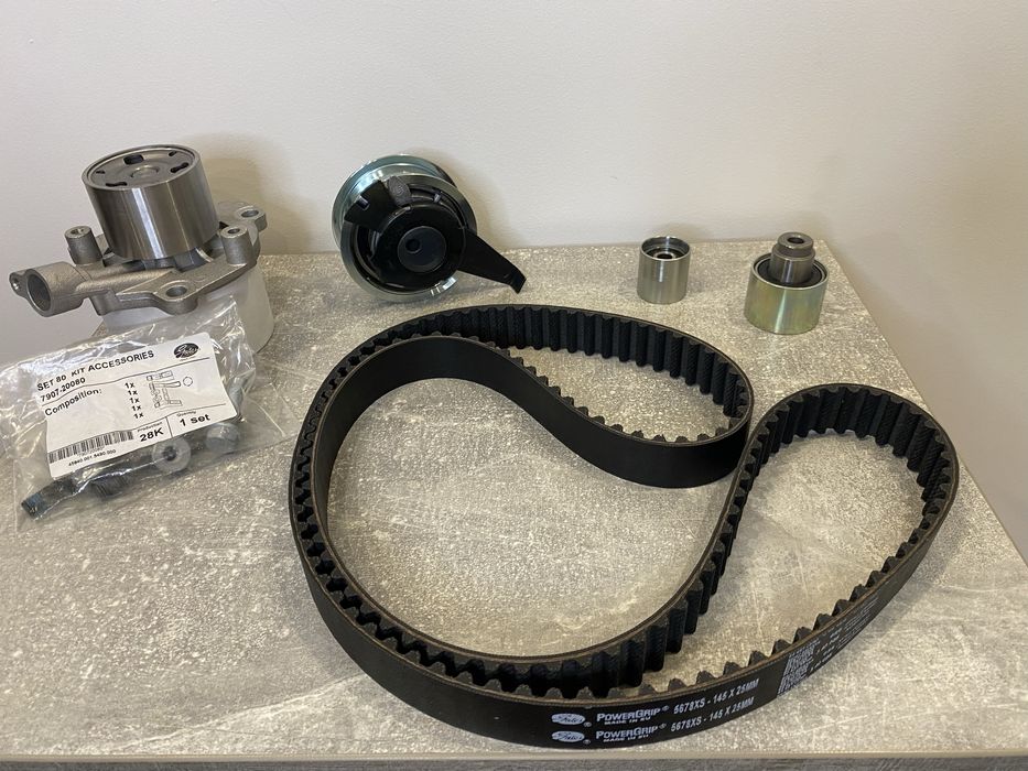 Комплект ГРМ з помпою Gates KP15678XS (VAG 1.6/2.0 TDI)