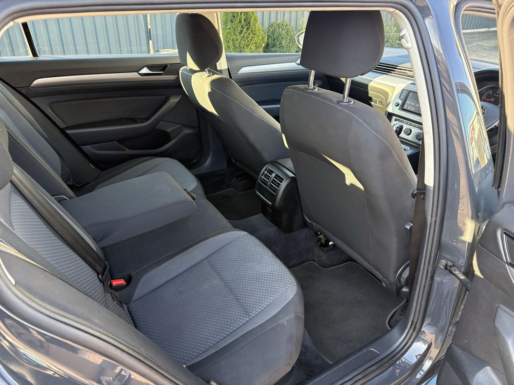 В Житомирі Volkswagen Passat B8 2016 2л дизель автомат праве кермо CRL
