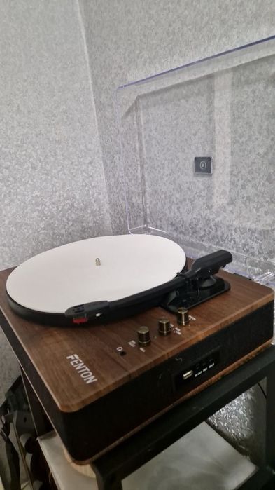 Виниловый проигрыватель Fenton RP162