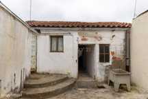 Moradia Independente T1 + 1 à Venda com logradouro de 42m2 - Oportunid