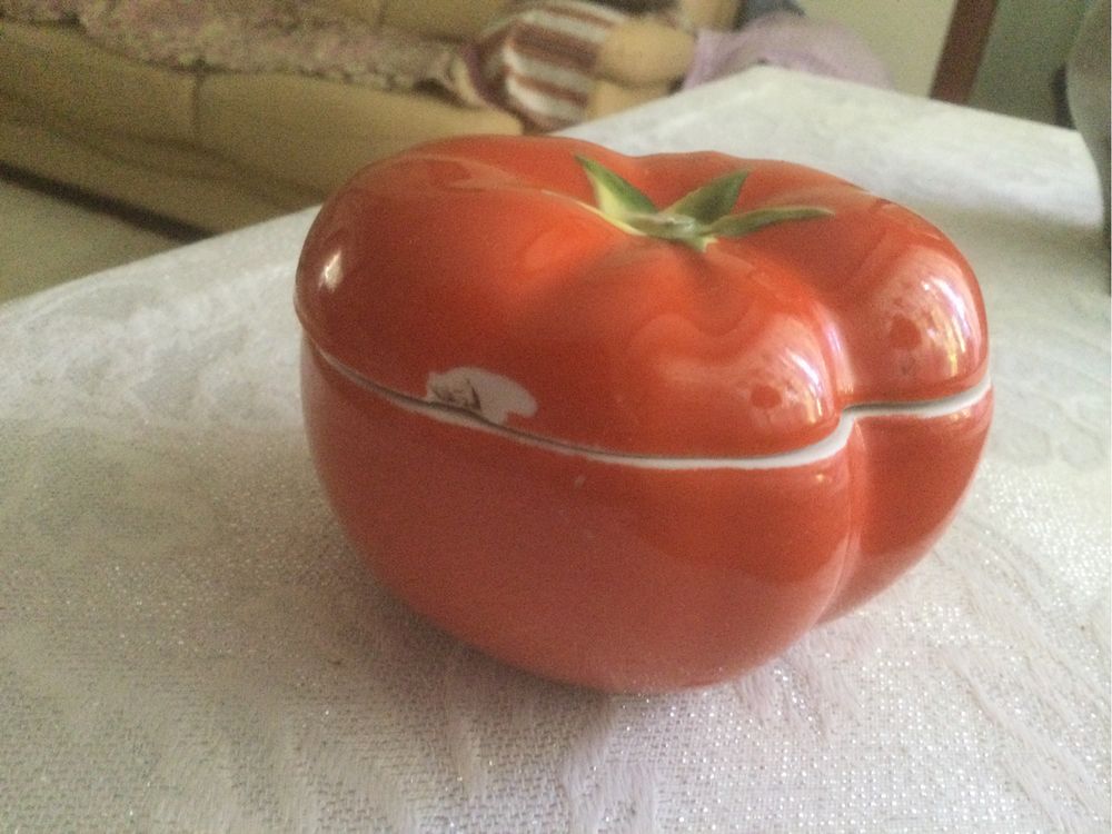 Продам помидор, фарфор для соусов 60 годов