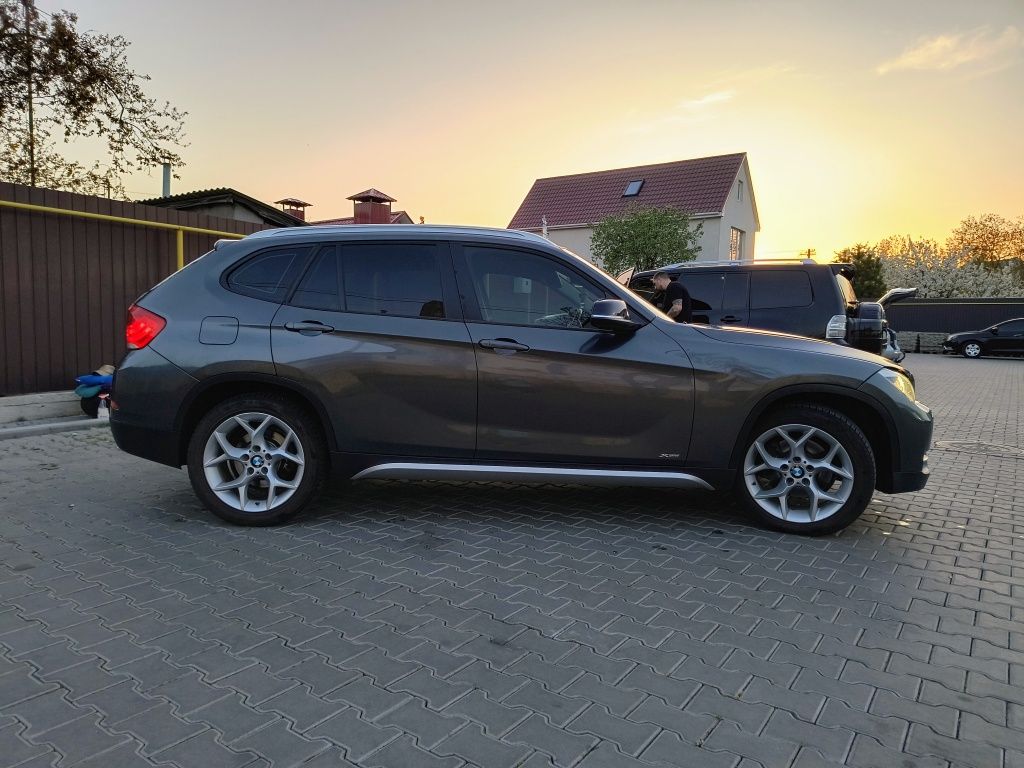 BMW x1 2014,2,8і xdrive полный привод ,би турбо бензин