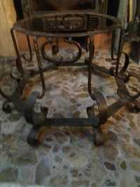 Base de mesa antiga / ferro forjado.